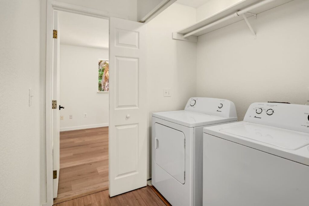Laundry Room – Interior 5