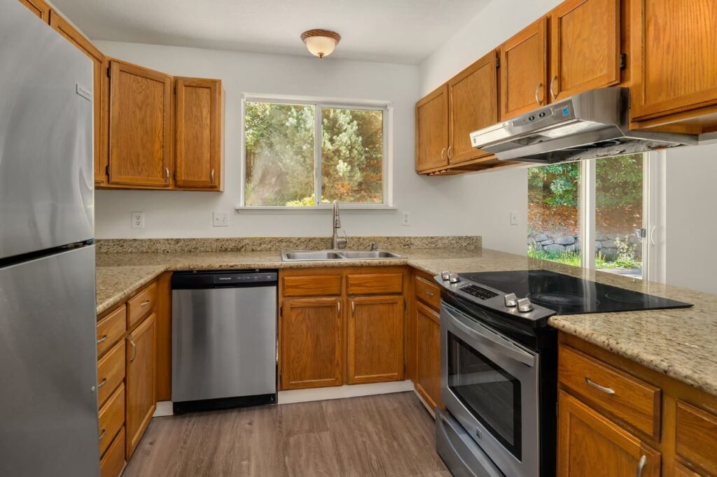 Kitchen – Staging 9
