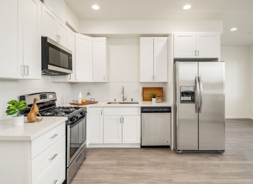 Kitchen – Staging 12