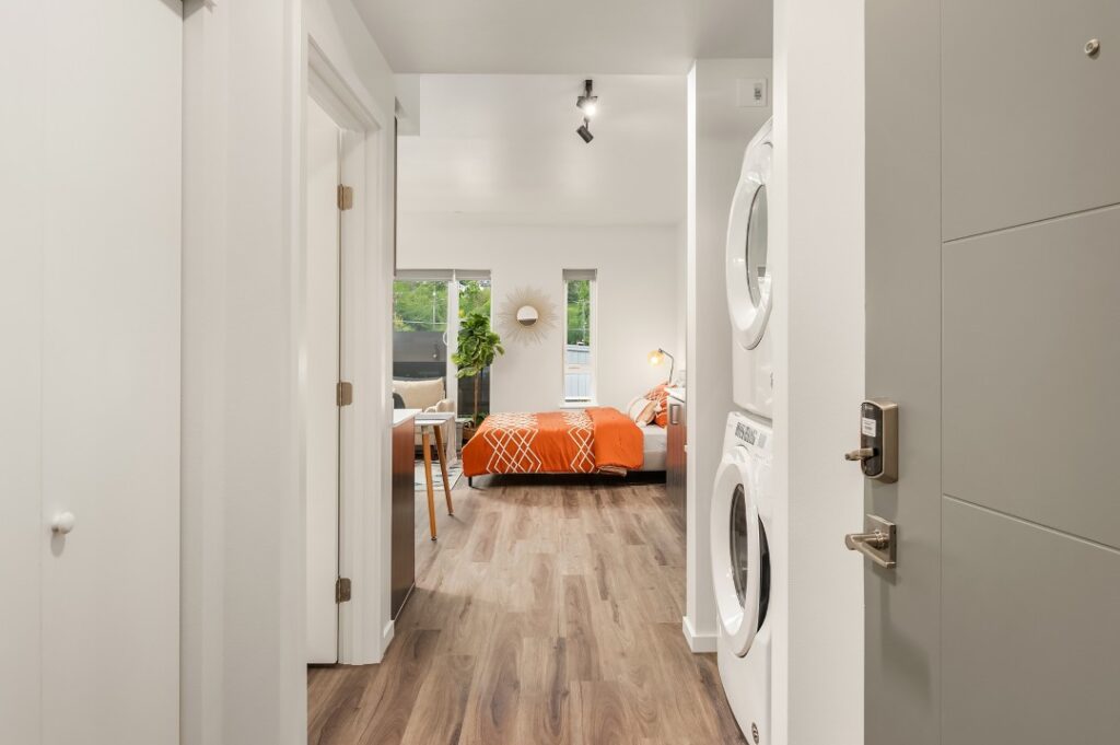 Laundry Room – Interior 8