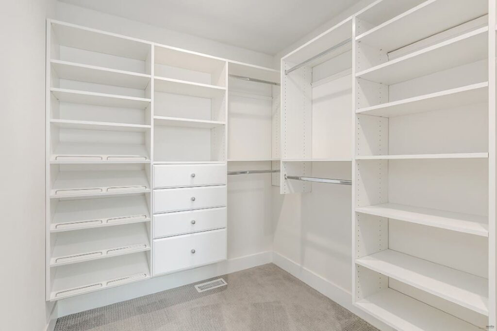 Closet – Staging 6