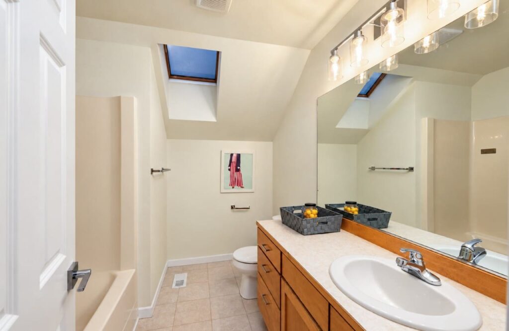 Bathroom – Staging 10